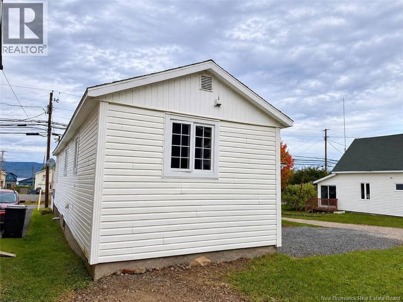 460 Vanier Street — photo 21 of 28