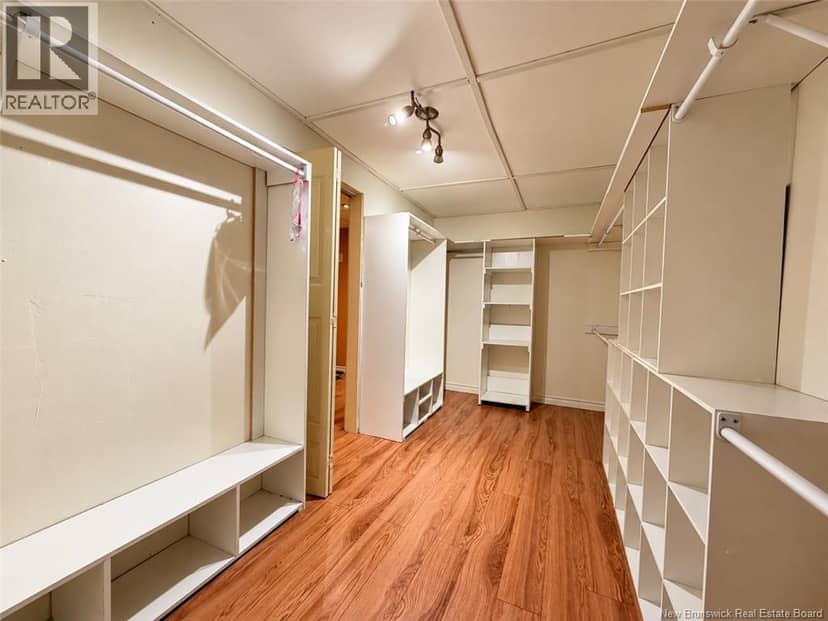 460 Vanier Street — photo 16 of 28