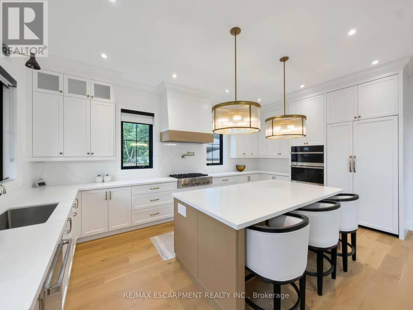 260 Kent Crescent — photo 16 of 40