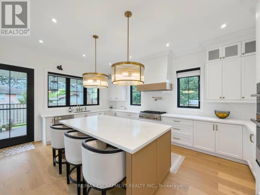 260 Kent Crescent — photo 17 of 40