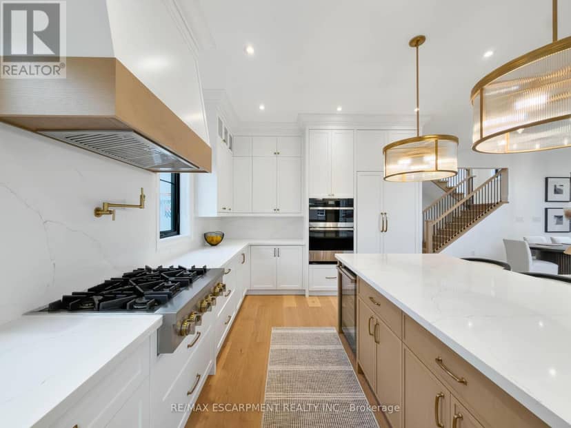 260 Kent Crescent — photo 18 of 40