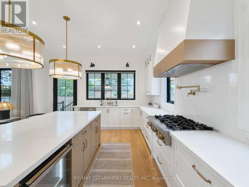 260 Kent Crescent — photo 19 of 40
