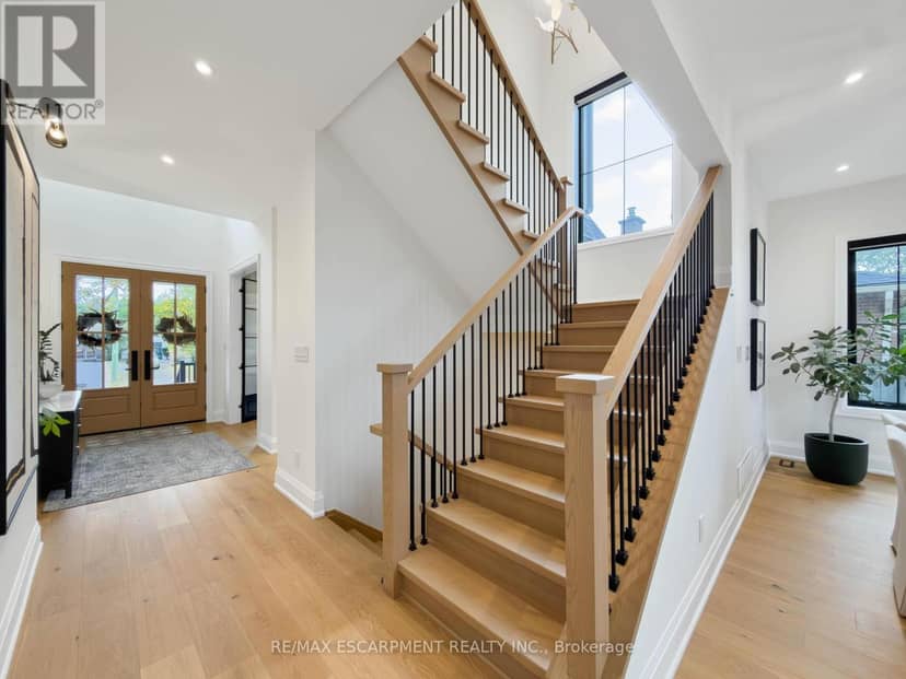 260 Kent Crescent — photo 22 of 40