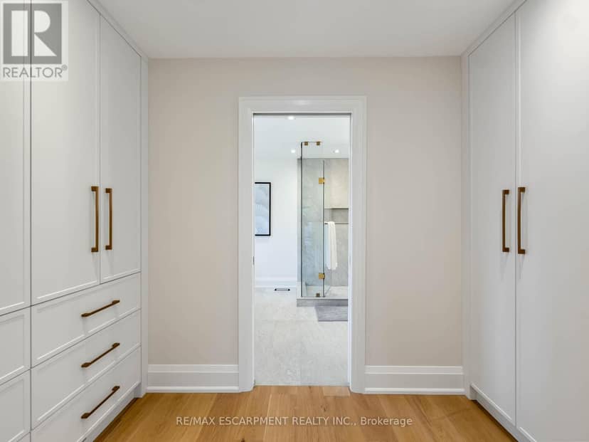 260 Kent Crescent — photo 26 of 40