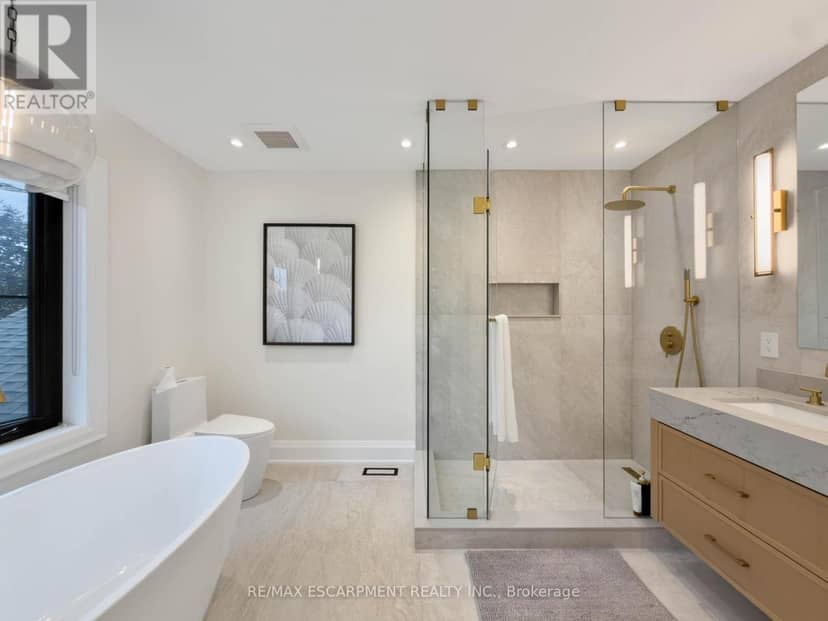 260 Kent Crescent — photo 27 of 40