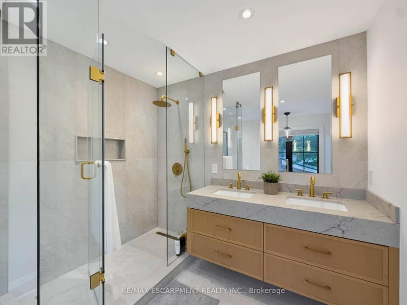 260 Kent Crescent — photo 28 of 40