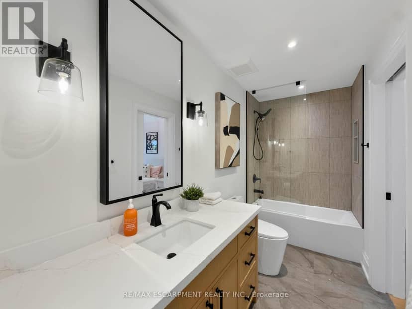 260 Kent Crescent — photo 33 of 40