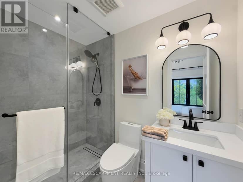 260 Kent Crescent — photo 36 of 40