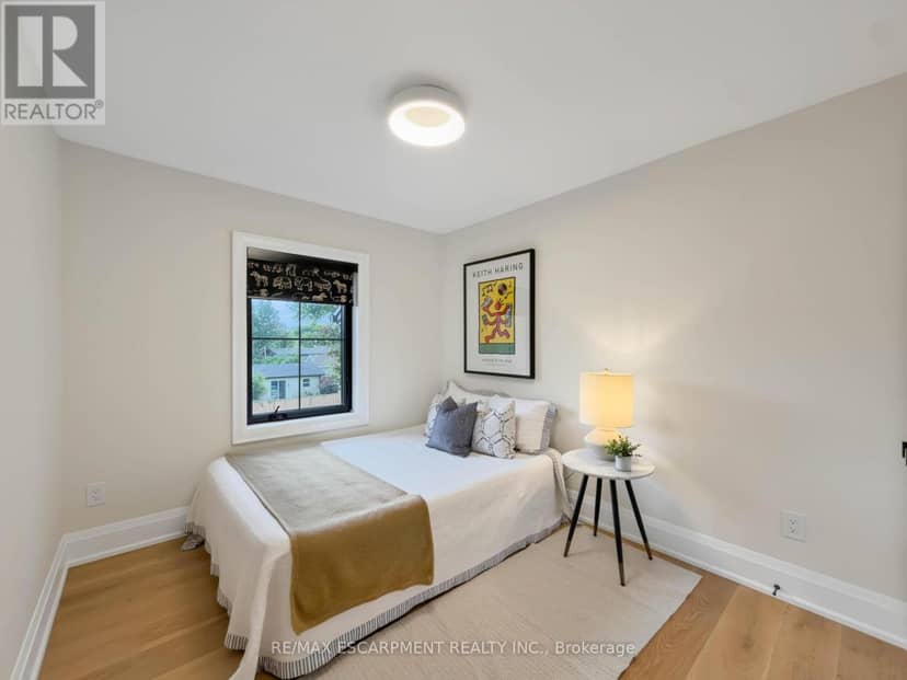 260 Kent Crescent — photo 37 of 40