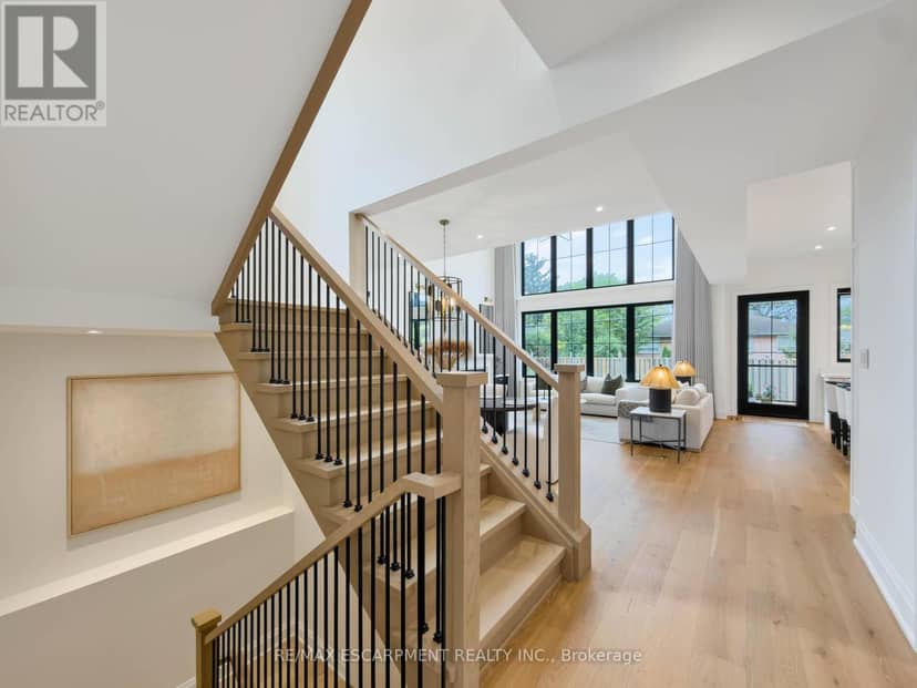 260 Kent Crescent — photo 9 of 40