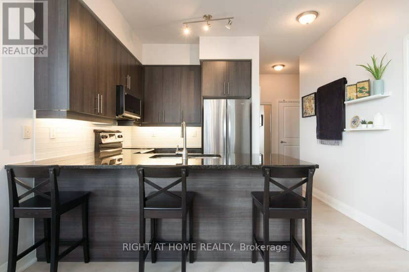 618 - 1185 The Queensway — photo 5 of 29