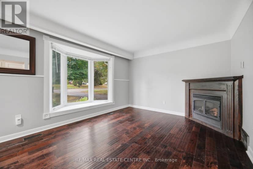 4 Lincoln Crescent — photo 8 of 40