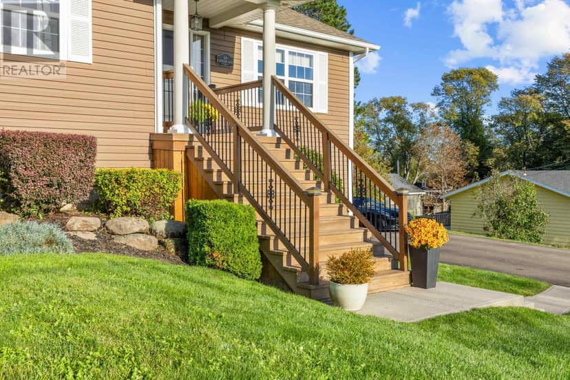 18 Cedar Avenue — photo 3 of 40
