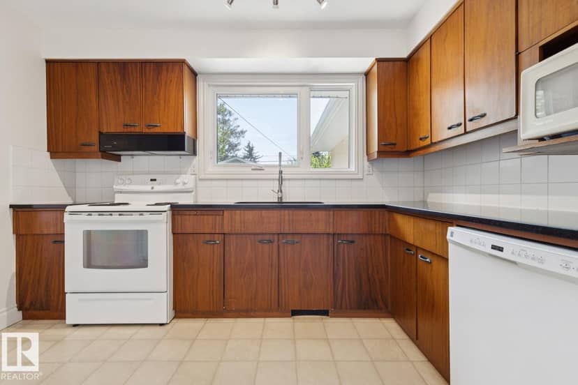 11519 42 AV NW — photo 12 of 40
