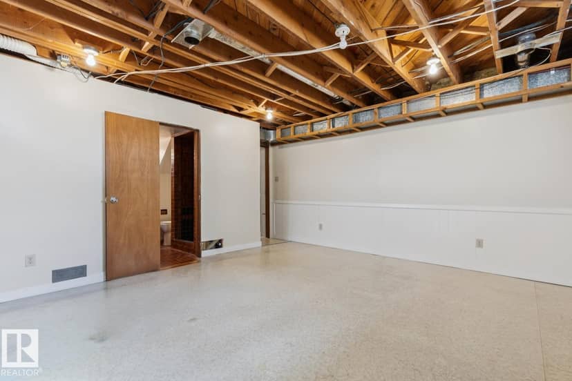 11519 42 AV NW — photo 31 of 40