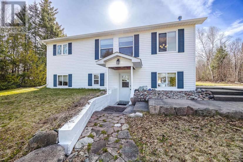 2062 Havilland Shores DR, Goulais River, photo 2
