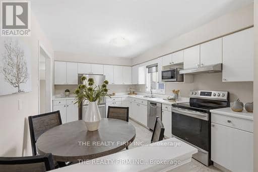56 - 1500 Richmond Street — photo 12 of 32