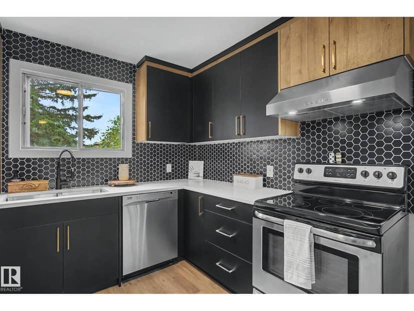 133 Grandin Vg — photo 9 of 40