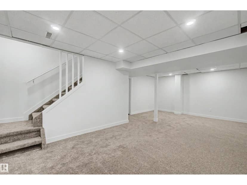 215 Grandin Vg — photo 31 of 35