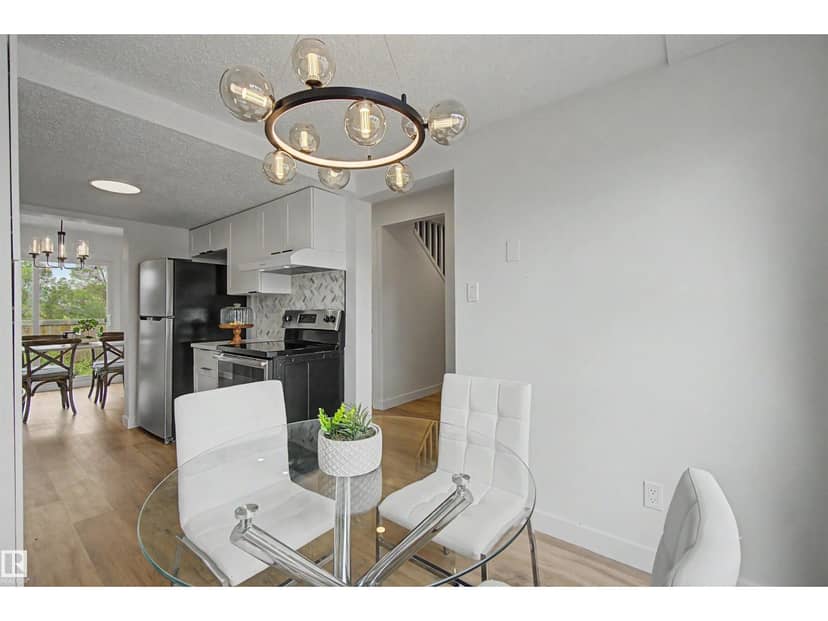 215 Grandin Vg — photo 14 of 35