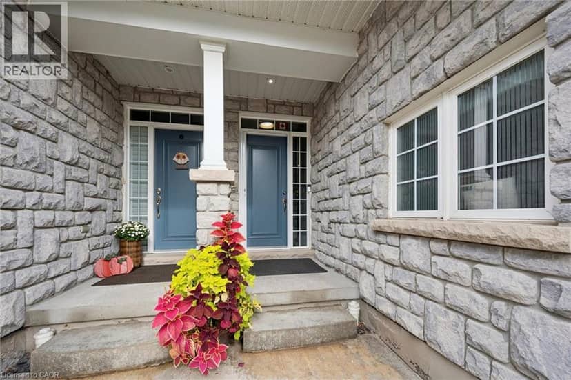 276 SIMS ESTATE Drive Unit# 9 — photo 4 of 35