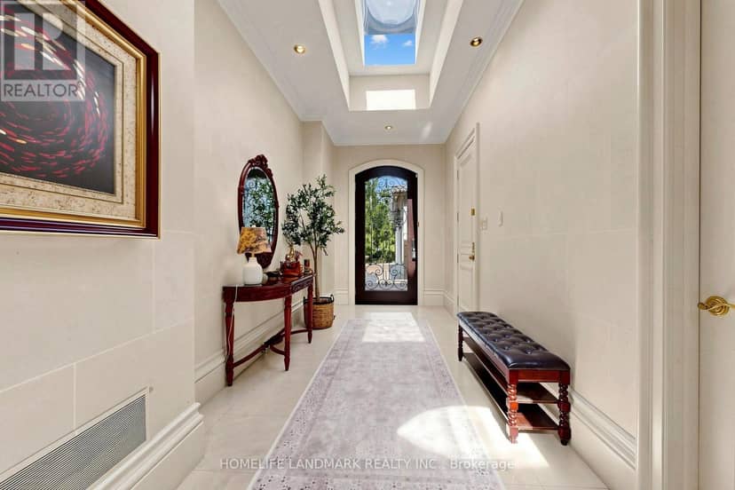 25 The Bridle Path — photo 18 of 40