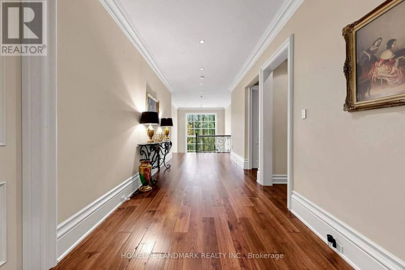 25 The Bridle Path — photo 19 of 40