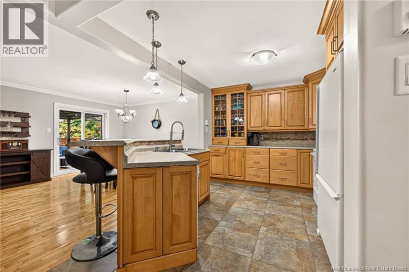 240 Damien Street — photo 16 of 40