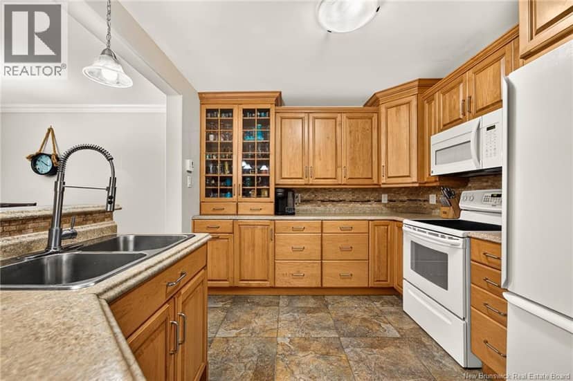 240 Damien Street — photo 17 of 40