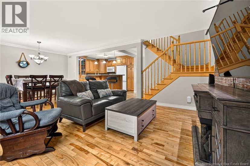 240 Damien Street — photo 7 of 40