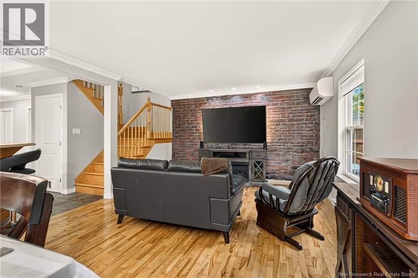240 Damien Street — photo 8 of 40