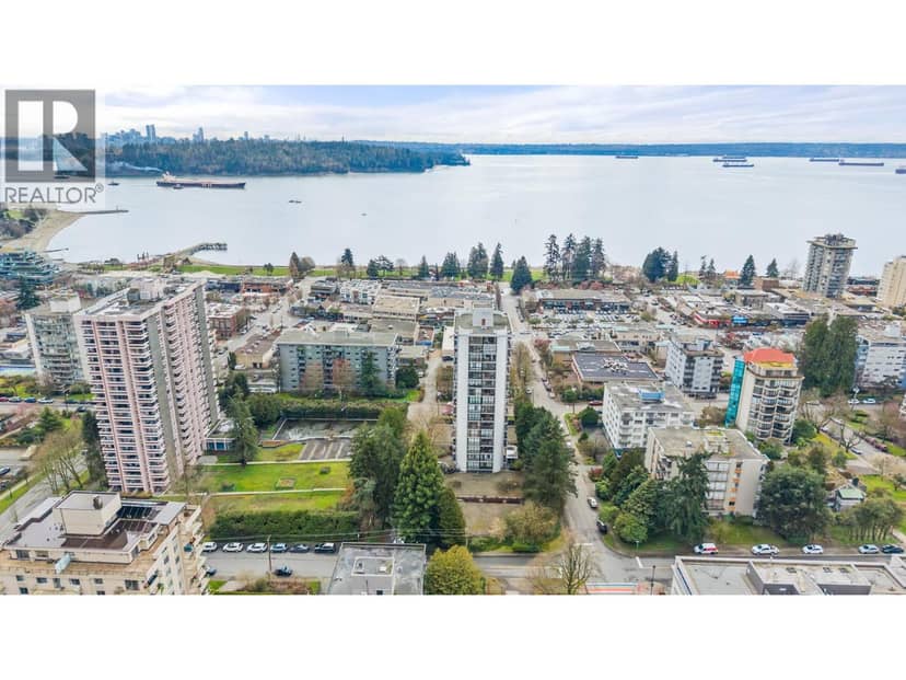 704 650 16TH STREET, West Vancouver