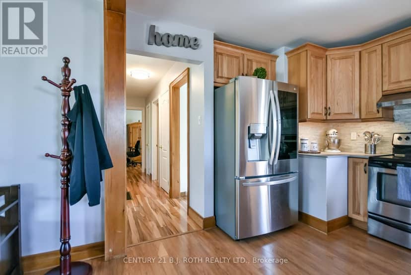 671 Simcoe Road — photo 14 of 40