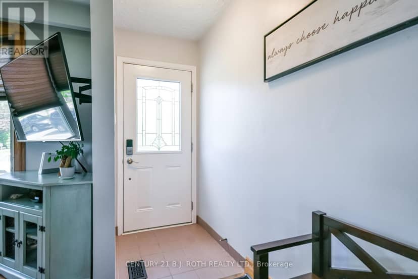 671 Simcoe Road — photo 6 of 40