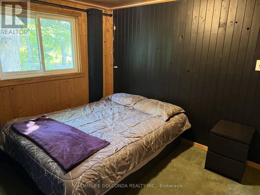 15 Poplar Crescent — photo 11 of 16