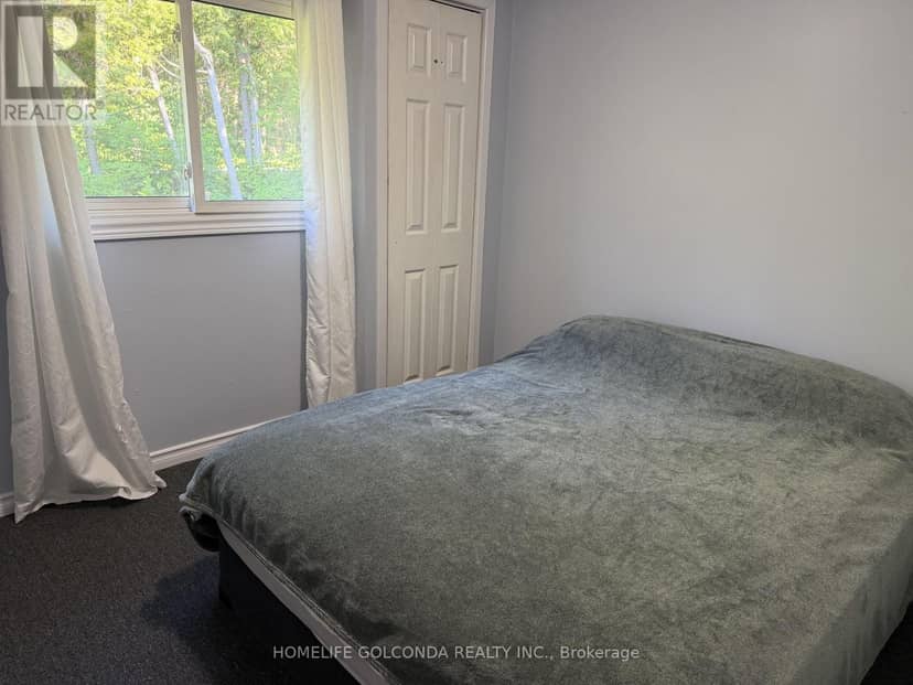 15 Poplar Crescent — photo 12 of 16