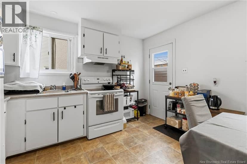 275-279 Ayer Avenue — photo 6 of 30