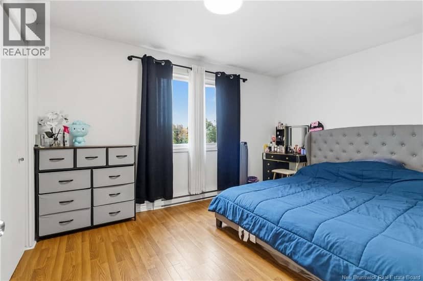 275-279 Ayer Avenue — photo 11 of 30