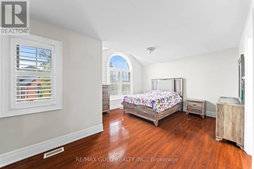 16 Regis Circle — photo 21 of 37