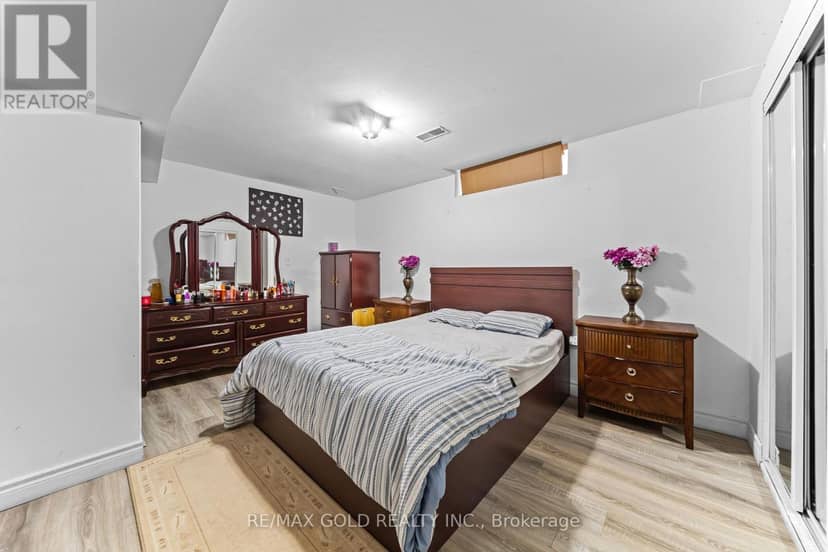 16 Regis Circle — photo 31 of 37