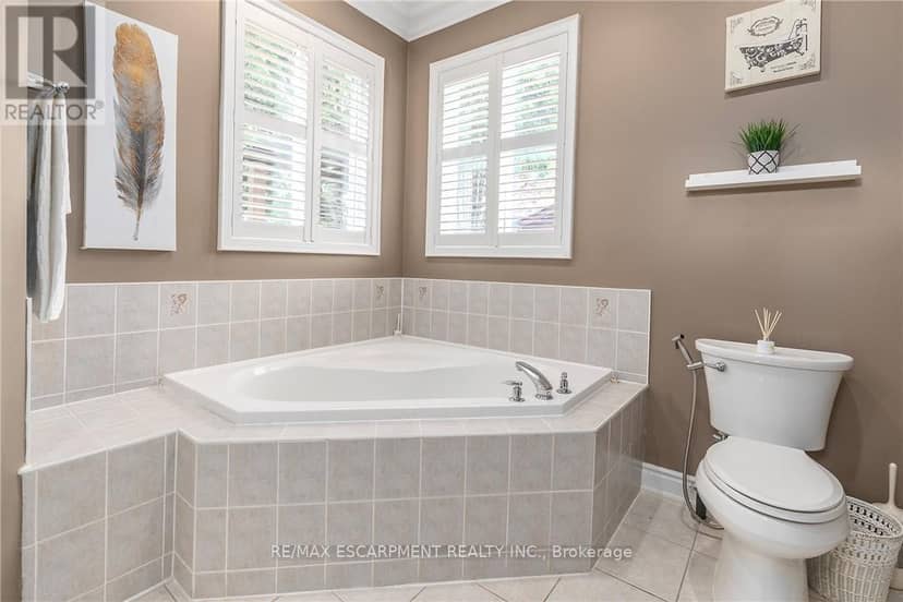 151 Moore Crescent — photo 16 of 40