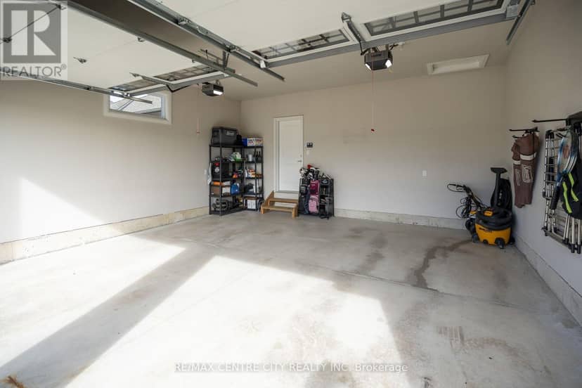 2181 Lockwood Crescent — photo 37 of 40