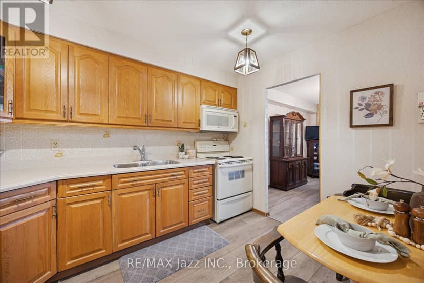 102 - 120 Elgin Street W — photo 14 of 17