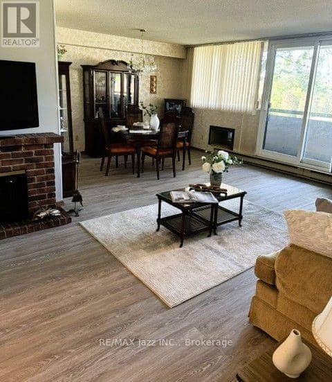 102 - 120 Elgin Street W, Oshawa, photo 4