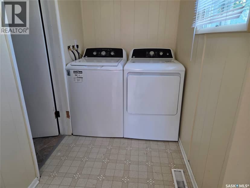 215 Kerry STREET — photo 11 of 27