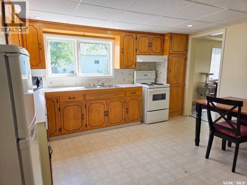 215 Kerry STREET — photo 5 of 27