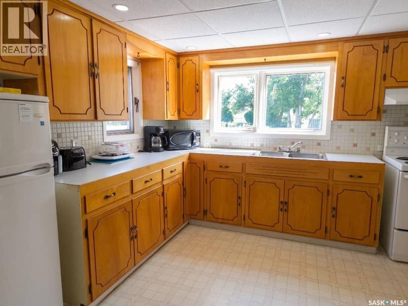 215 Kerry STREET — photo 7 of 27