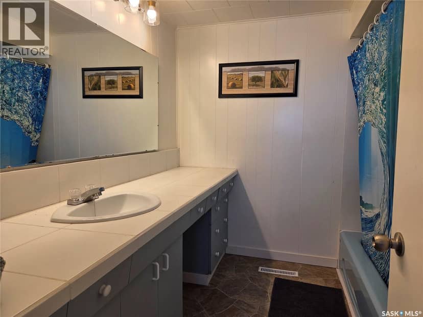 215 Kerry STREET — photo 9 of 27