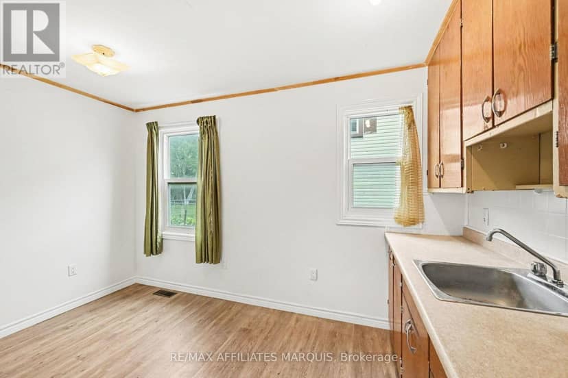 19 Churchill Crescent — photo 11 of 29