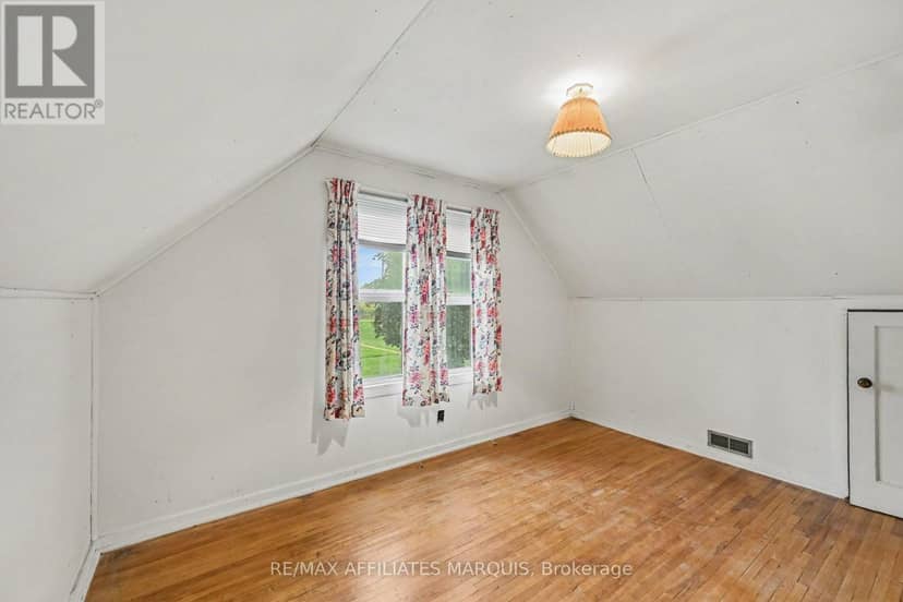 19 Churchill Crescent — photo 17 of 29